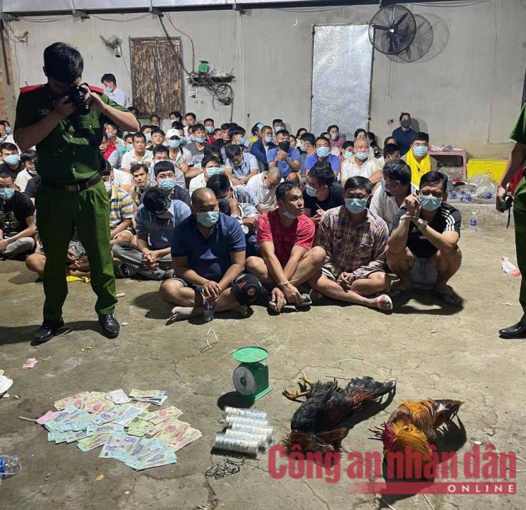 Cục Cảnh sát hình sự phá ổ bạc khủng, tạm giữ 59 đối tượng - 5