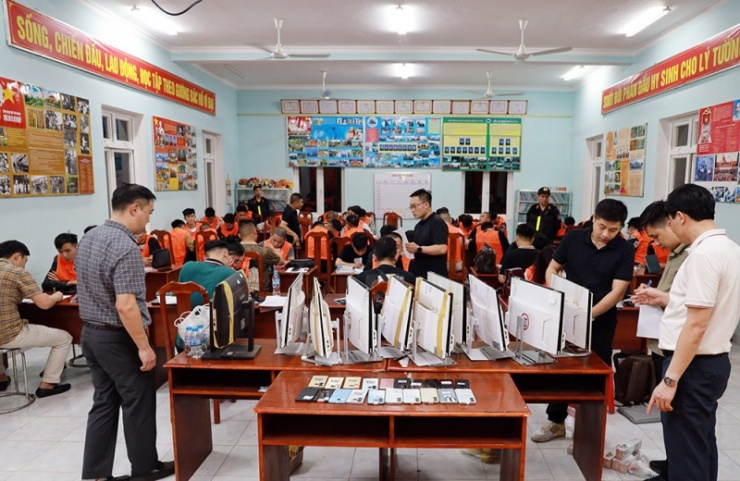 Hình ảnh tang vật và các đối tượng sau khi được trao trả tại Việt Nam.