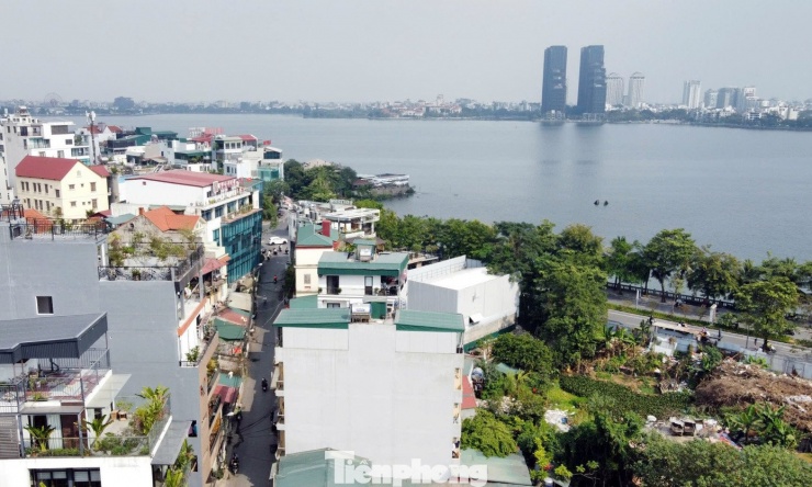 Giá thị trường nhà đất tại các tuyến phố ven hồ Tây cao gấp nhiều lần bảng giá đất mới áp dụng từ 1/1/2026.