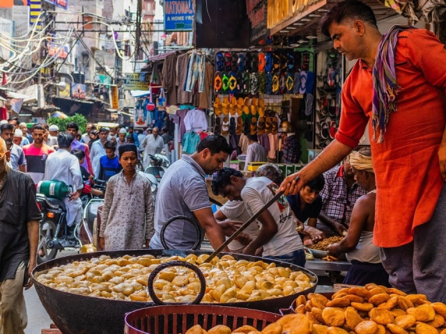 Khách Việt 'nín thở' chờ xuất ngoại dịp Tết vì lo virus Nipah