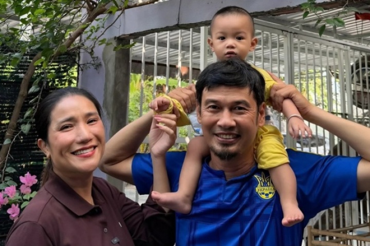 Cát Tường thăm nhà tiền chế 30 triệu đồng của Tiết Cương