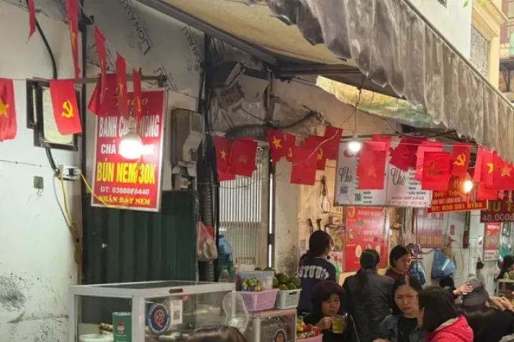 Một ngày làm ăn của người dân ở nơi 'mét vuông nuôi sống bao thế hệ'