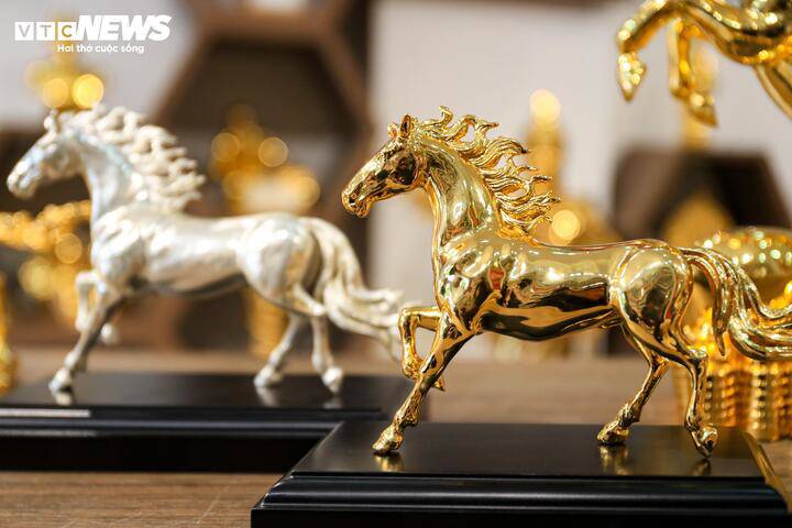 Chiêm ngưỡng tượng ngựa đúc từ gần 17 cây bạc, giá gần trăm triệu đồng - 8