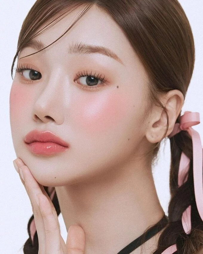 Xu hướng trang điểm năm 2026: Các tông màu ấm áp của thập niên 90 đang trở lại - 4