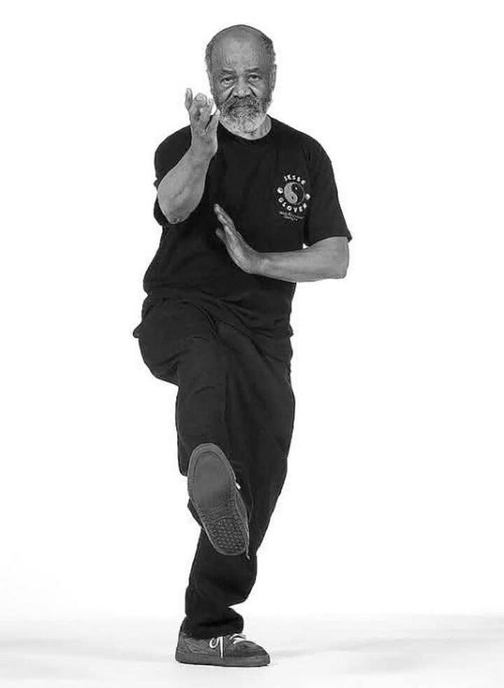 Jesse Glover là học trò của Lý Tiểu Long