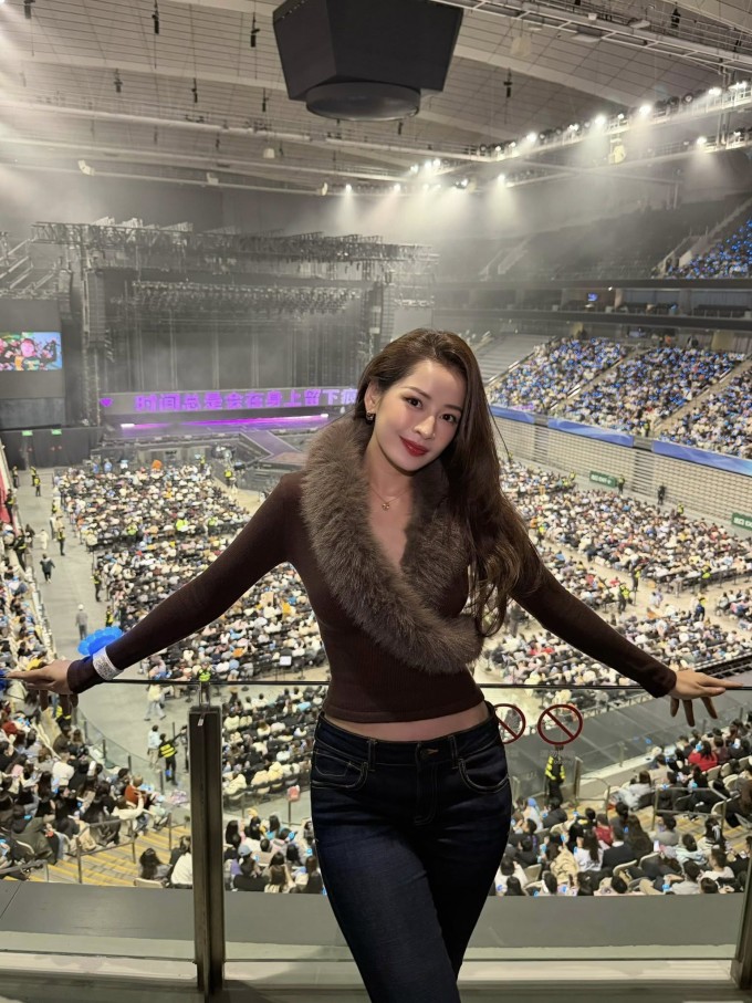 Chi Pu trong concert của Ella.