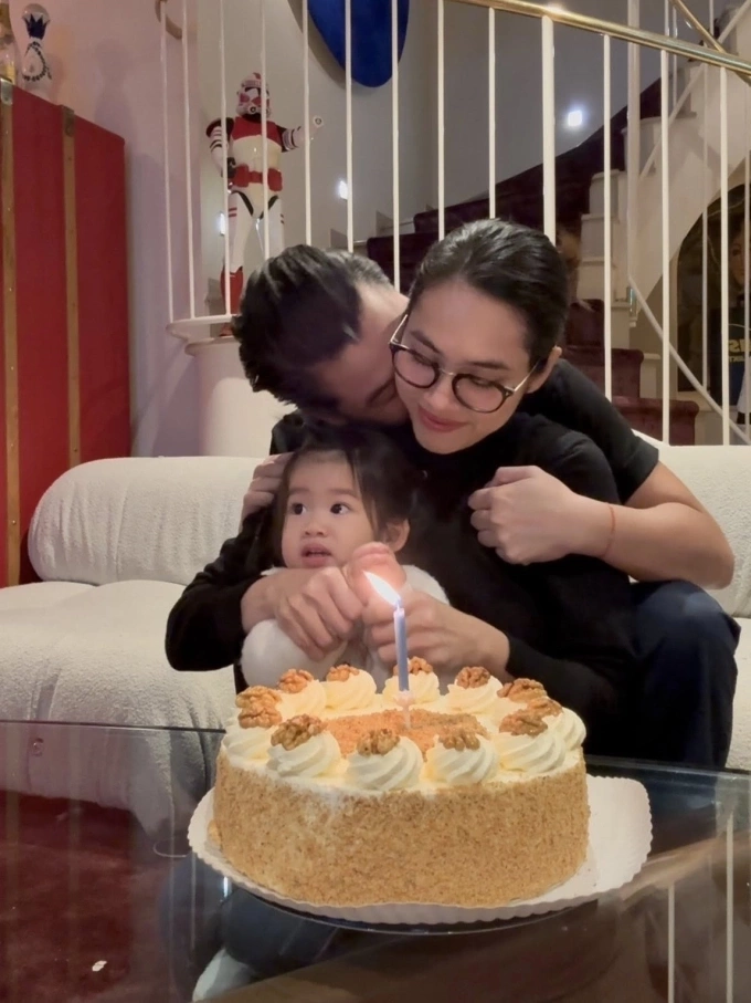 Vũ Hoàng My đón sinh nhật bên bạn trai và con gái.