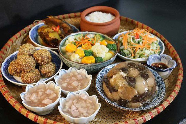 Thịt nấu đông là món ăn được nhiều người yêu thích bởi hương vị thơm ngon và dễ ăn.