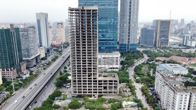 Tòa nhà “Trung tâm điều hành và giao dịch VICEM” bỏ hoang 11 năm. 