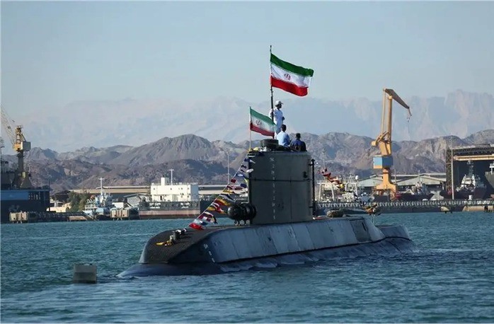 Iran tiết lộ “vũ khí bí mật” dưới đáy biển, cảnh báo tàu sân bay Mỹ - 1