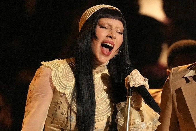Lady Gaga biểu diễn tại lễ trao giải Grammy 2025. Ảnh: AP