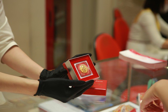 Vàng nhẫn, thường là nhẫn tròn trơn 9999 đang chinh phục người mua bởi sự linh hoạt