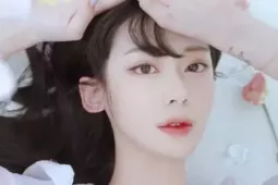 Nữ ca sĩ đột ngột qua đời ở tuổi 26