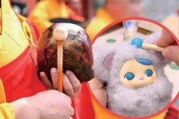 Sau cơn sốt Labubu, giới trẻ Trung Quốc rộ mốt búp bê 'gõ mõ' giải nghiệp