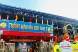 Giáo viên ‘tố’ hiệu trưởng bắt nộp lại một nửa tiền thưởng theo Nghị định 73