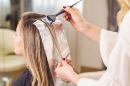 Bí quyết chăm sóc tóc nhuộm chơi Tết lâu phai