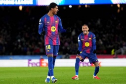 Barca đá bay Real Madrid khỏi top 8 Cúp C1, Rashford ghi tuyệt phẩm đá phạt