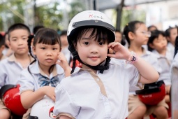 Honda Việt Nam tặng mũ bảo hiểm cho học sinh lớp Một trên toàn quốc năm học 2025 – 2026