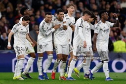 Phòng thay đồ Real dậy sóng: Bellingham & loạt sao bị chủ tịch Perez "dằn mặt"