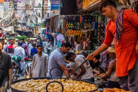 Khách Việt 'nín thở' chờ xuất ngoại dịp Tết vì lo virus Nipah