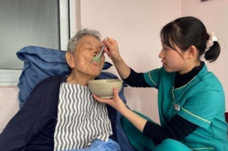 Dở khóc dở cười thuê giúp việc (bài 1): Người trộm cắp, kẻ ôm tiền “cao chạy xa bay” bỏ rơi người già