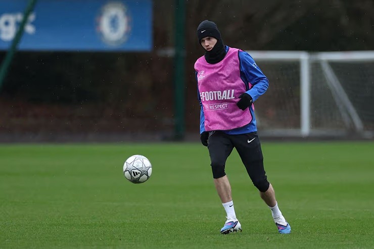 Tân HLV Liam Rosenior phủ nhận mọi tin đồn về Palmer