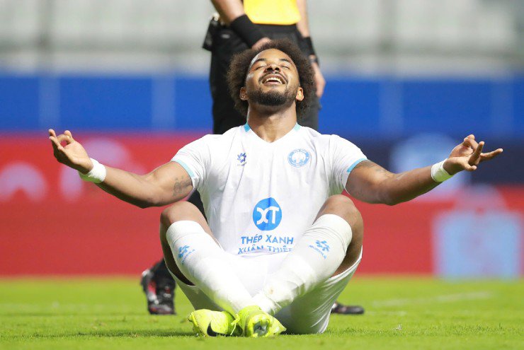 Xuân Son cùng đồng đội quyết chiến thắng giữ ngôi đầu bảng