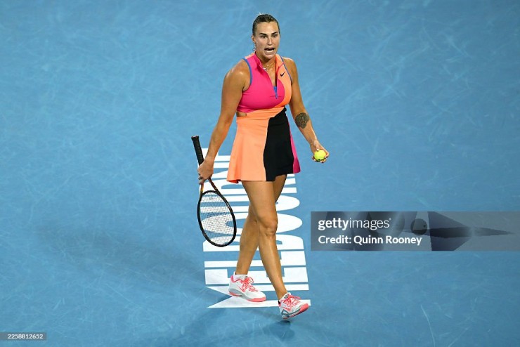 Sabalenka dễ dàng ghi danh vào chung kết