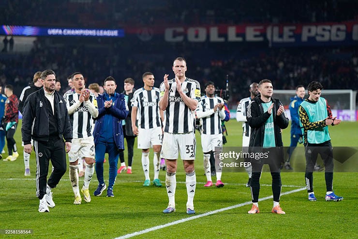 Newcastle có vé vào vòng play-off