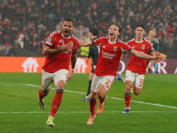 Pavlidis và Schjelderup, 2 nhân vật làm nên màn ngược dòng của Benfica