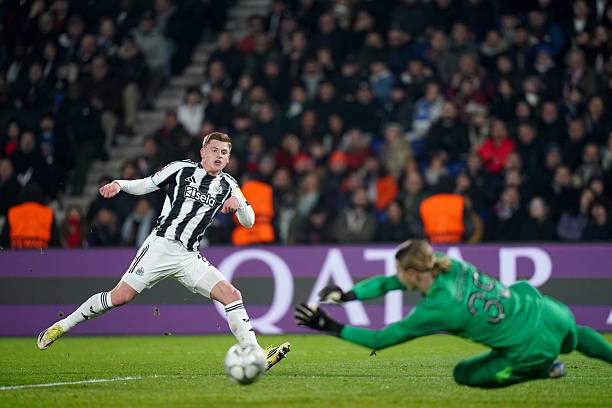 Harvey Barnes chỉ thiếu chút nữa đã đưa Newcastle vào thẳng vòng 1/8