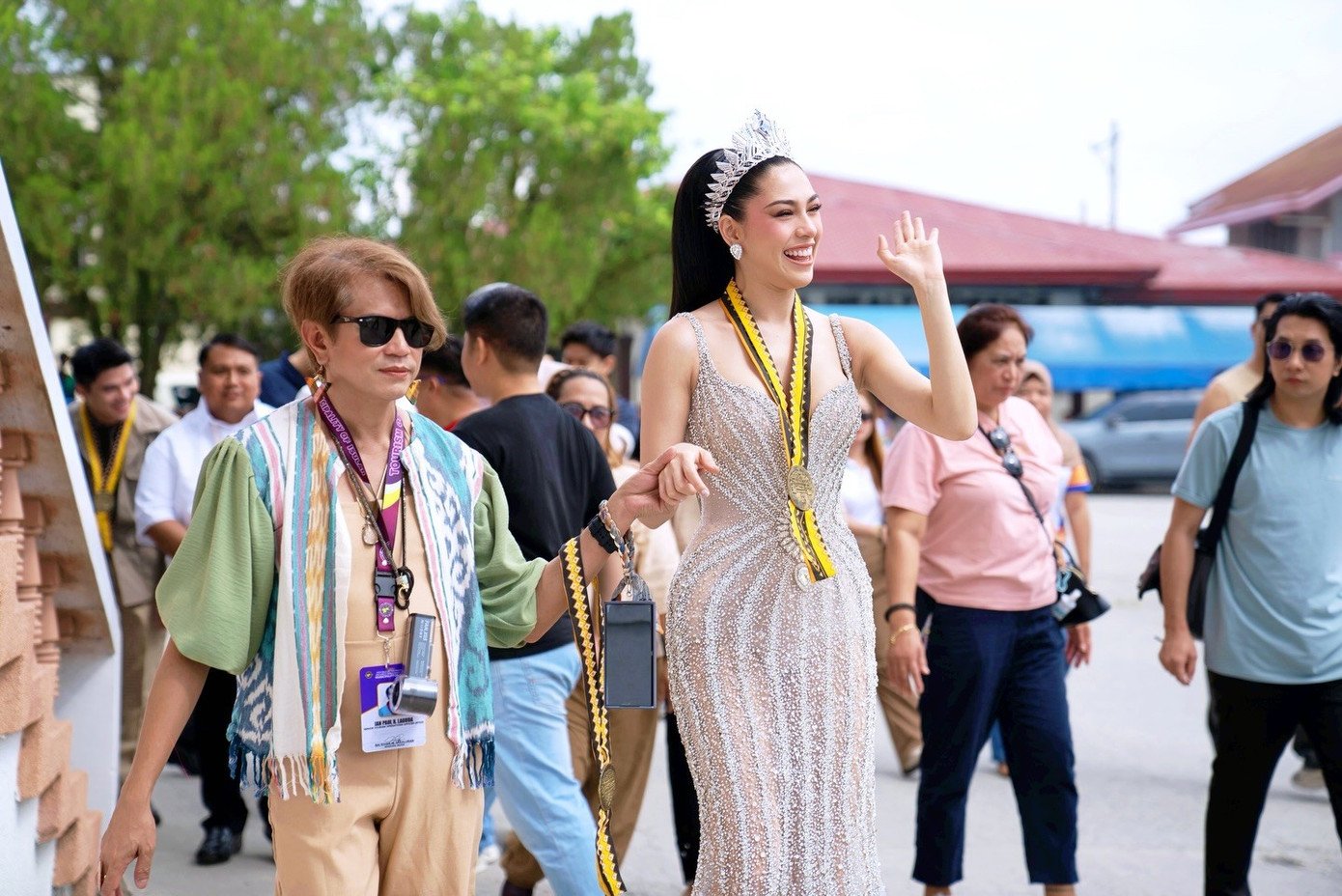 Biển người chào đón người đẹp Philippines - 6