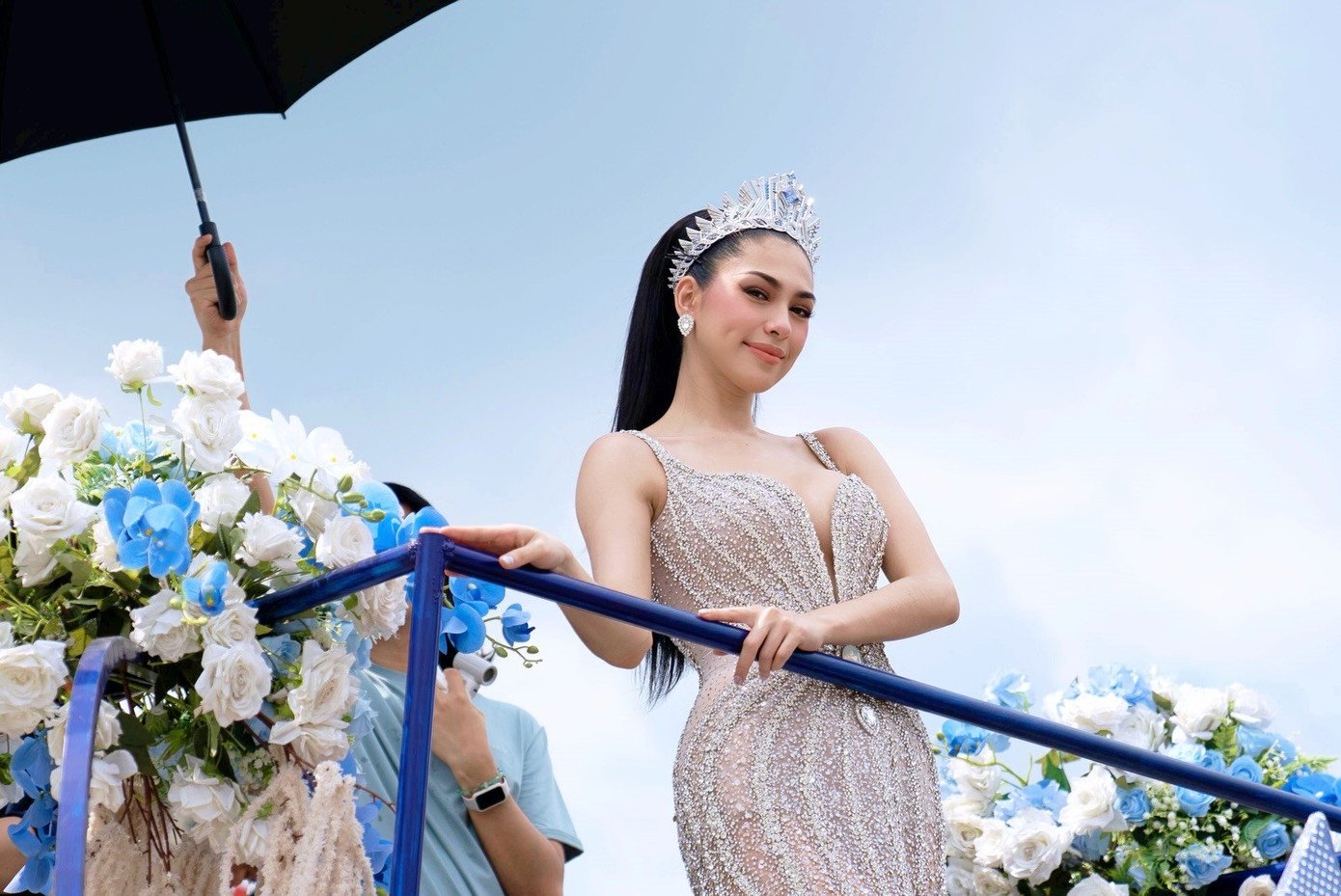 Biển người chào đón người đẹp Philippines - 7