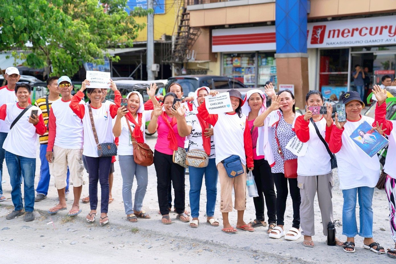 Biển người chào đón người đẹp Philippines - 12