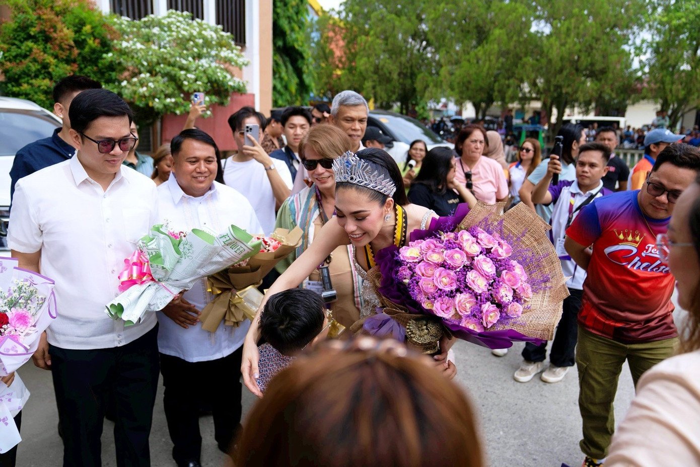 Biển người chào đón người đẹp Philippines - 13