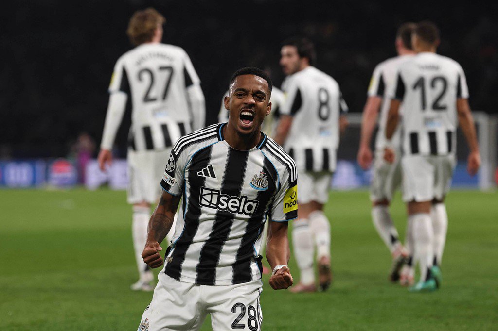 Willock gỡ hòa cho Newcastle