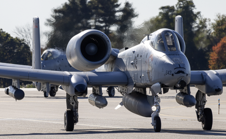 Cường kích A-10 Thunderbolt II ra đời trong Chiến tranh Lạnh, khi Mỹ đối mặt với kịch bản phải chặn đứng các mũi tiến công xe tăng quy mô lớn tại châu Âu.