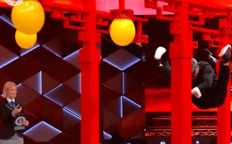 Đầu năm 2026, ở tuổi 35, anh hoàn thành kỷ lục&nbsp;Guinness với những cú đá siêu tốc