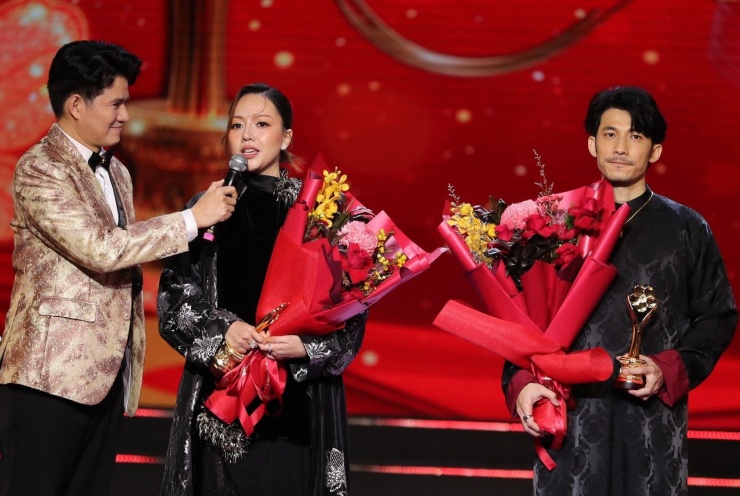 Băng Di, Liên Bỉnh Phát phát biểu khi nhận giải.