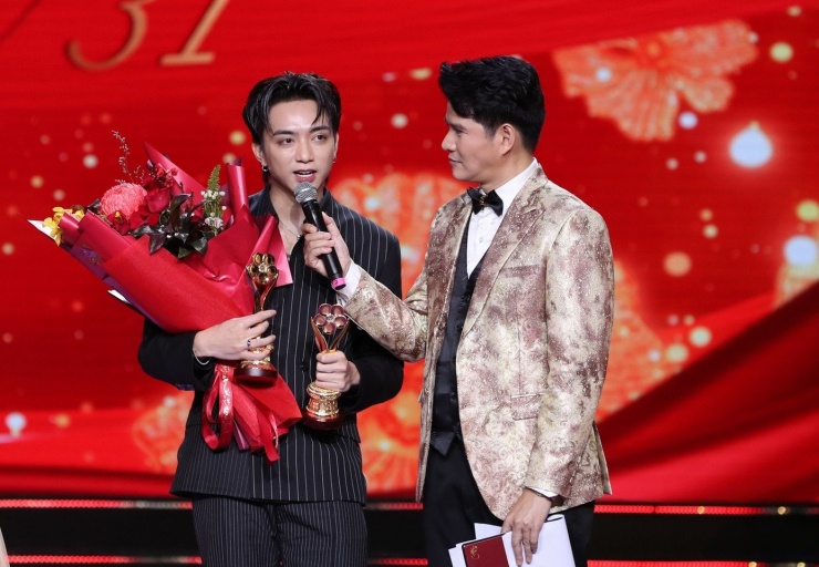 Soobin lập cú đúp giải thưởng.