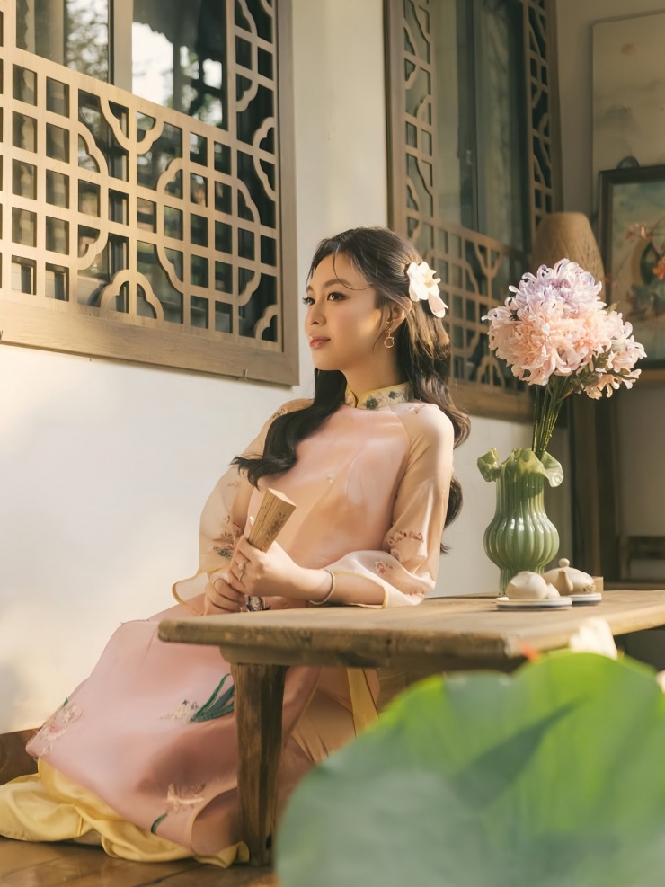 Ảnh sao 30/1: Tiểu thư gia tộc Sơn Kim khoe vẻ đài các - 3