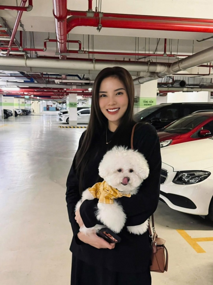 Ảnh sao 30/1: Tiểu thư gia tộc Sơn Kim khoe vẻ đài các - 9