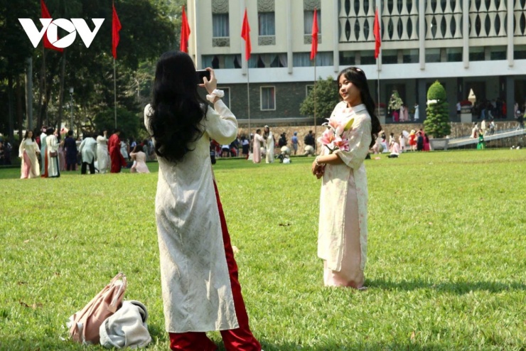 Du khách thể kết hợp chụp ảnh và tham quan khi đến di tích.