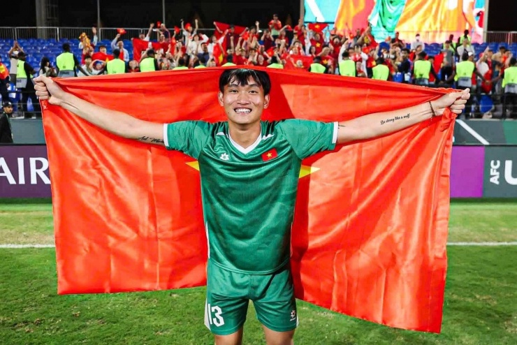 Đình Hải được đánh giá phù hợp với mẫu thủ môn hiện đại. (Ảnh: FBNV)