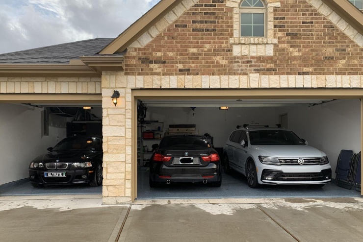 Nhiều tài xế gặp khó thường gặp khó khăn khi đỗ vào trong gara có kích thước chất hẹp. Ảnh: Reddit