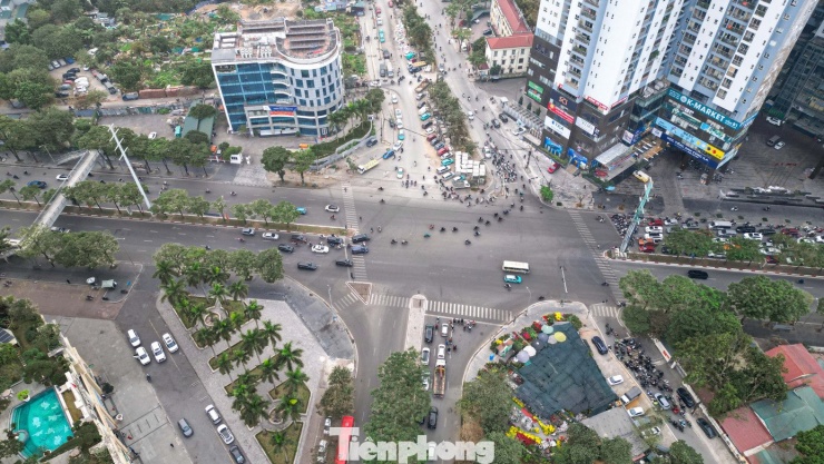 Đầu tuyến Đỗ Đức Dục và nút giao Mễ Trì.