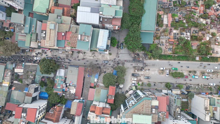 Theo người dân, việc một dự án giao thông có tổng mức đầu tư hàng trăm tỷ đồng chậm tiến độ trong thời gian dài không chỉ làm giảm hiệu quả đầu tư, mà còn tạo ra những hệ lụy về trật tự đô thị, an toàn giao thông và môi trường sống.