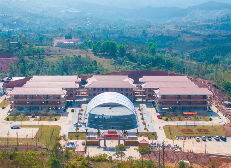 Cận cảnh trường học hiện đại bậc nhất vùng biên giới Điện Biên sắp khánh thành - 1