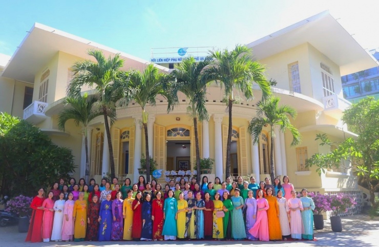 Trước đó, vào cuối tháng 10/2025, UBND TP. Đà Nẵng có công văn thống nhất chủ trương bố trí cơ sở nhà, đất số 1 Pasteur (trụ sở Hội Liên hiệp Phụ nữ thành phố) làm trụ sở làm việc của Công an phường Hải Châu. Tuy nhiên, dư luận có ý kiến cần cân nhắc sử dụng cơ sở này một cách phù hợp, nhằm bảo tồn công trình kiến trúc nghệ thuật có giá trị hiếm hoi của thành phố.