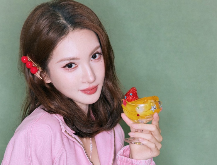 Kim Thần từng bị chỉ trích vì "hất cẳng" đồng nghiệp ra khỏi bom tấn phim truyền hình Khánh dư niên.